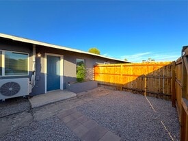 513 E Hatcher Rd in Phoenix, AZ - Building Photo