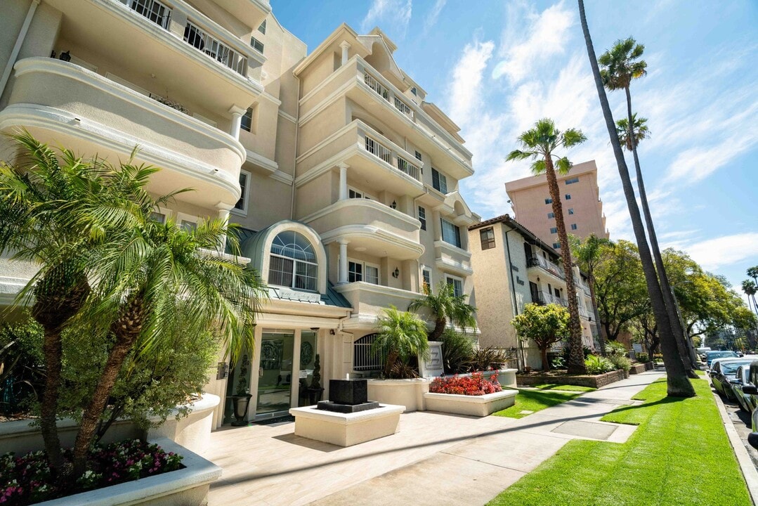 114 North Doheny Drive in West Hollywood, CA - Foto de edificio