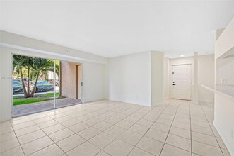 10610 SW 158th Ct, Unit 105 in Miami, FL - Building Photo - Building Photo