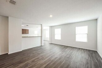 2718 Majestic Dr in San Antonio, TX - Building Photo - Building Photo