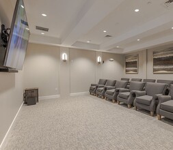 Fox Meadow Apartments in Maple Shade, NJ - Foto de edificio - Building Photo