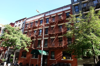 449 W 56th St in New York, NY - Building Photo - Building Photo