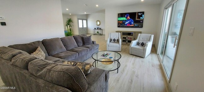 17 Maxine Dr in Camarillo, CA - Building Photo - Building Photo