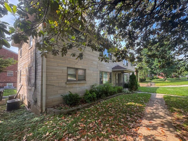 2728 Riedling Dr in Louisville, KY - Building Photo - Building Photo