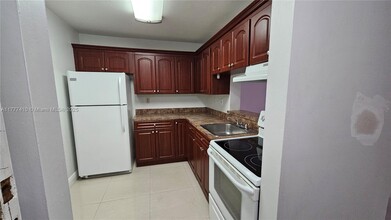 5201 NW 7th St in Miami, FL - Building Photo - Building Photo