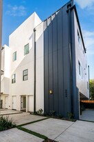5044 Laurel Canyon Blvd in Valley Village, CA - Building Photo