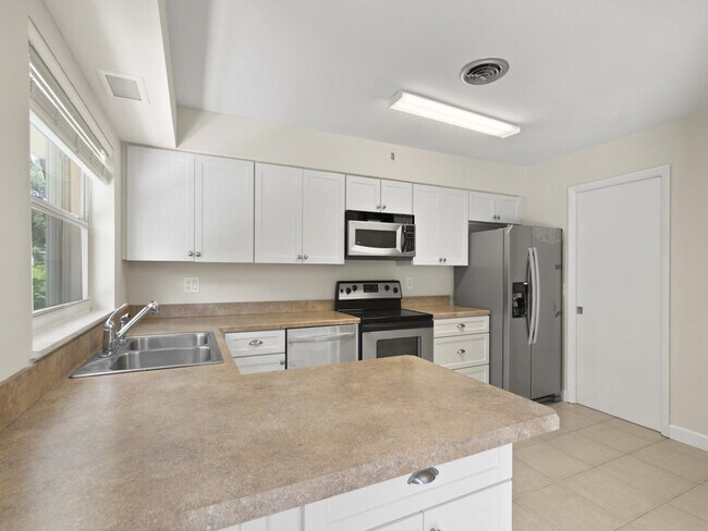 956 Tulip Ln in Vero Beach, FL - Building Photo - Building Photo