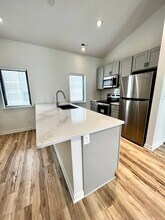 2230 R St, Unit 9 in Lincoln, NE - Foto de edificio - Building Photo