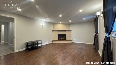 375 Lakeview Dr in Waterloo, ON - Building Photo - Building Photo