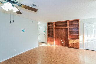 2614 Chevy Chase Dr in Irving, TX - Foto de edificio - Building Photo