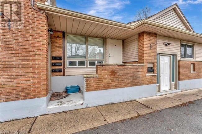 82 Albert St in St Catharines, ON - Building Photo - Building Photo