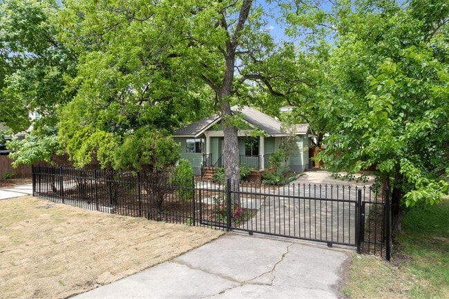 500 Capitol Dr in Austin, TX - Building Photo - Building Photo