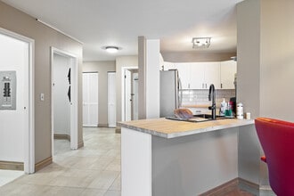 540 Ouellette Ave in Windsor, ON - Building Photo - Building Photo