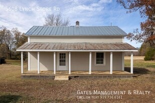5608 Lynch Store Rd in Mebane, NC - Building Photo