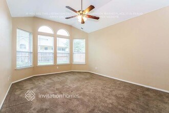 2360 Merlin Dr in Grand Prairie, TX - Foto de edificio - Building Photo