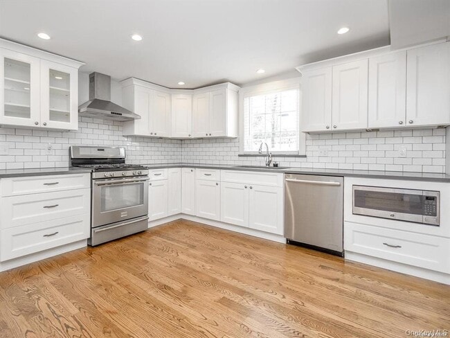 125 W 15th Ave in Sea Cliff, NY - Building Photo - Building Photo