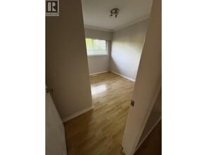 910 Robinson St in Coquitlam, BC - Building Photo - Building Photo