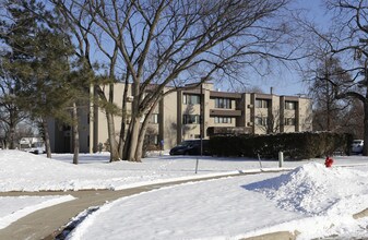 Catalpa Village in Bloomington, MN - Building Photo - Building Photo