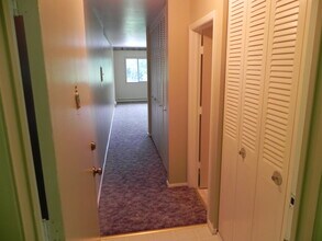 125 Twin Oaks Dr, Unit 318 in Joliet, IL - Building Photo - Building Photo