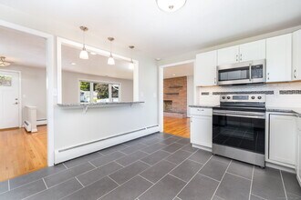 52 Huntington Dr in West Hartford, CT - Building Photo - Building Photo