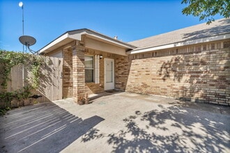 710 Claremont Pky, Unit B in Marble Falls, TX - Foto de edificio - Building Photo