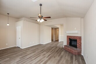 8600 Cove Meadow Ln in Fort Worth, TX - Building Photo - Building Photo