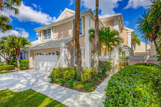 355 Prestwick Cir in Palm Beach Gardens, FL - Building Photo - Building Photo