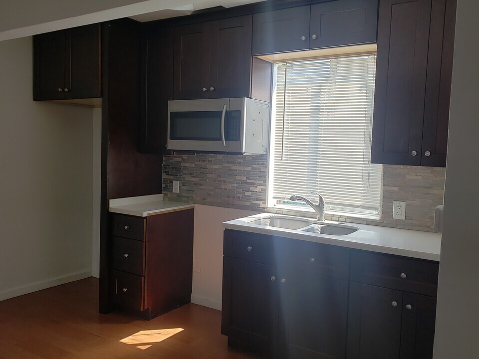 3380 Adriatic Ave in Long Beach, CA - Building Photo