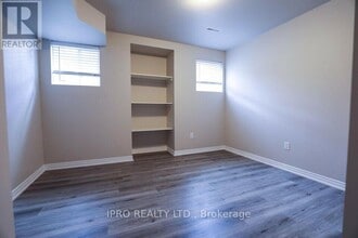 1275 Prestonwood Crescent in Mississauga, ON - Building Photo - Building Photo