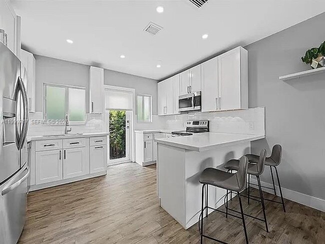 808 NE 17th Way in Fort Lauderdale, FL - Building Photo - Building Photo