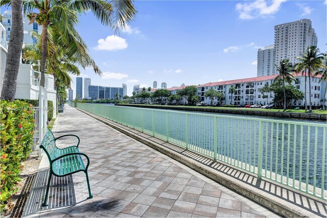 3030 NE 188th St in Aventura, FL - Building Photo - Building Photo
