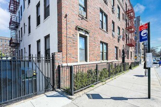 41-53 Hampton St in Flushing, NY - Building Photo - Building Photo