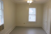 102 Jeffries St photo'