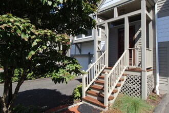 42 Greystone in Shelton, CT - Building Photo - Building Photo