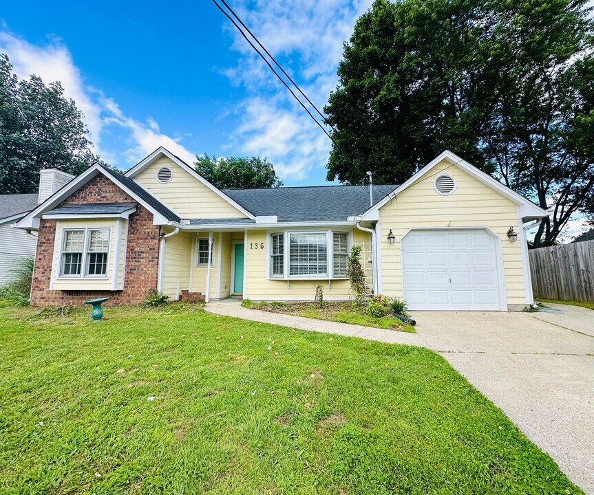 135 Southern Trce in Hendersonville, TN - Building Photo