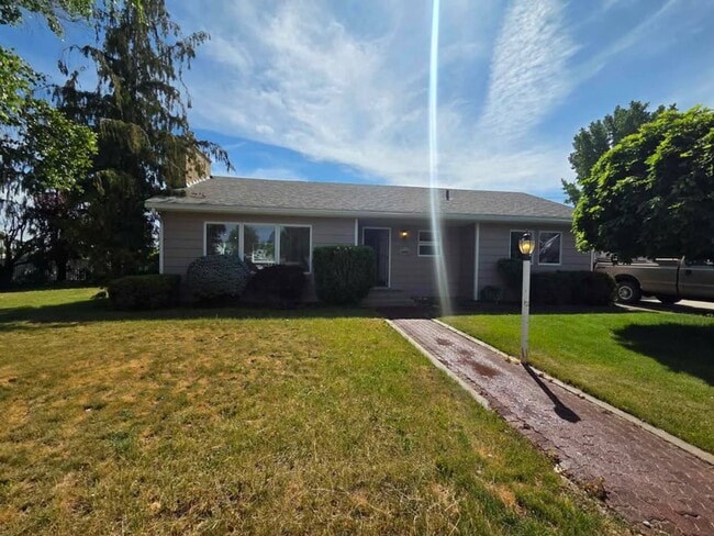 property at 105 N Jefferson St
