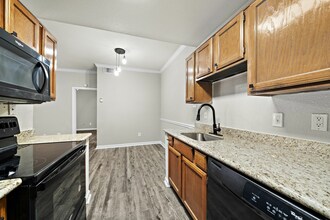 17200 N Gessner Rd in Houston, TX - Building Photo - Building Photo