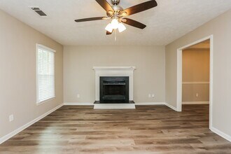 483 Rhett Dr, Unit 413 in Loganville, GA - Building Photo - Building Photo