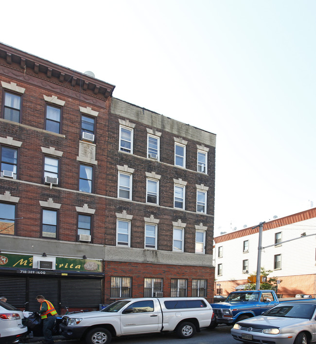 170 Norman Ave in Brooklyn, NY - Building Photo - Building Photo