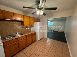541 Springwood Dr in Forest Park, GA - Building Photo - Building Photo