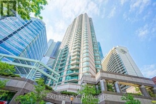 38 Elm St in Toronto, ON - Building Photo