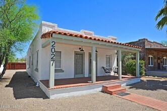 2027 E Hawthorne St in Tucson, AZ - Building Photo - Building Photo