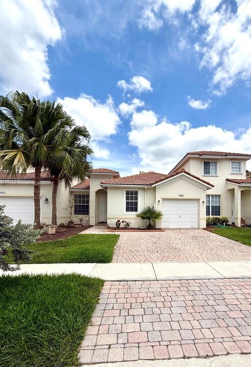 18803 SW 28th St in Miramar, FL - Building Photo