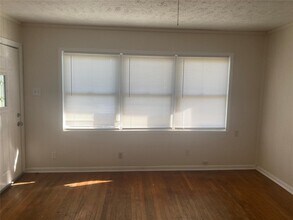 1021 Nottingham Dr in Angleton, TX - Building Photo - Building Photo