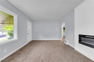 1226 Greenwood Ave in Akron, OH - Foto de edificio - Building Photo