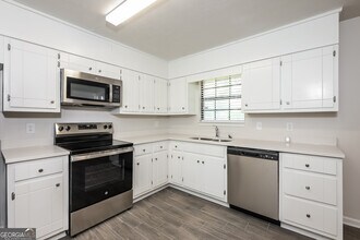 174 Slicky Rock Ct in Riverdale, GA - Building Photo - Building Photo