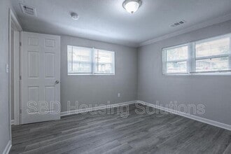805 E Albert Ave in Independence, MO - Building Photo - Building Photo
