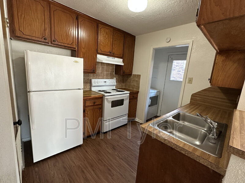 2809 W Shaw St in Tyler, TX - Building Photo