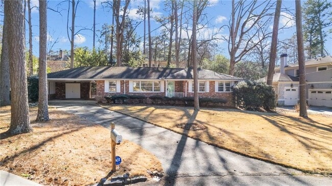 2038 S Akin Dr in Atlanta, GA - Building Photo - Building Photo