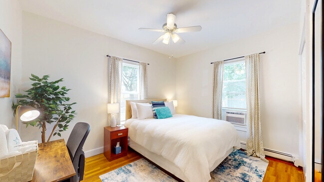 24 Hews St, Unit 1 in Cambridge, MA - Foto de edificio - Building Photo